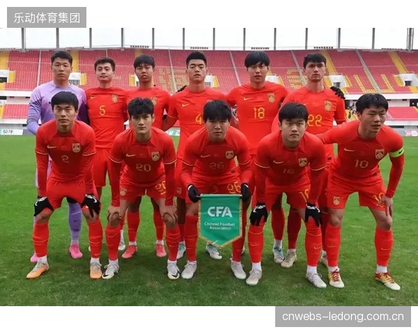卡塔尔队在关键晋级战中展现了强大的体能储备和意志力，后发制人击败阿联酋。